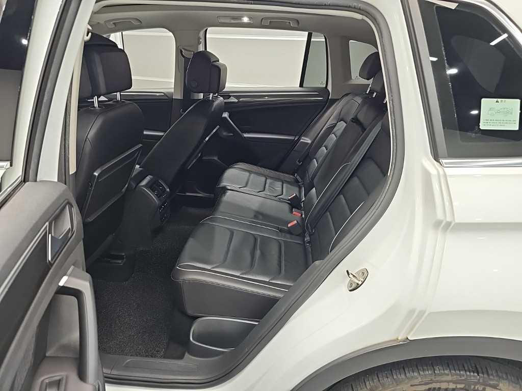Volkswagen Tiguan — photo 12
