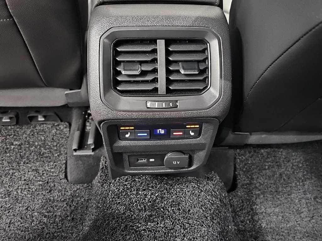 Volkswagen Tiguan — photo 13