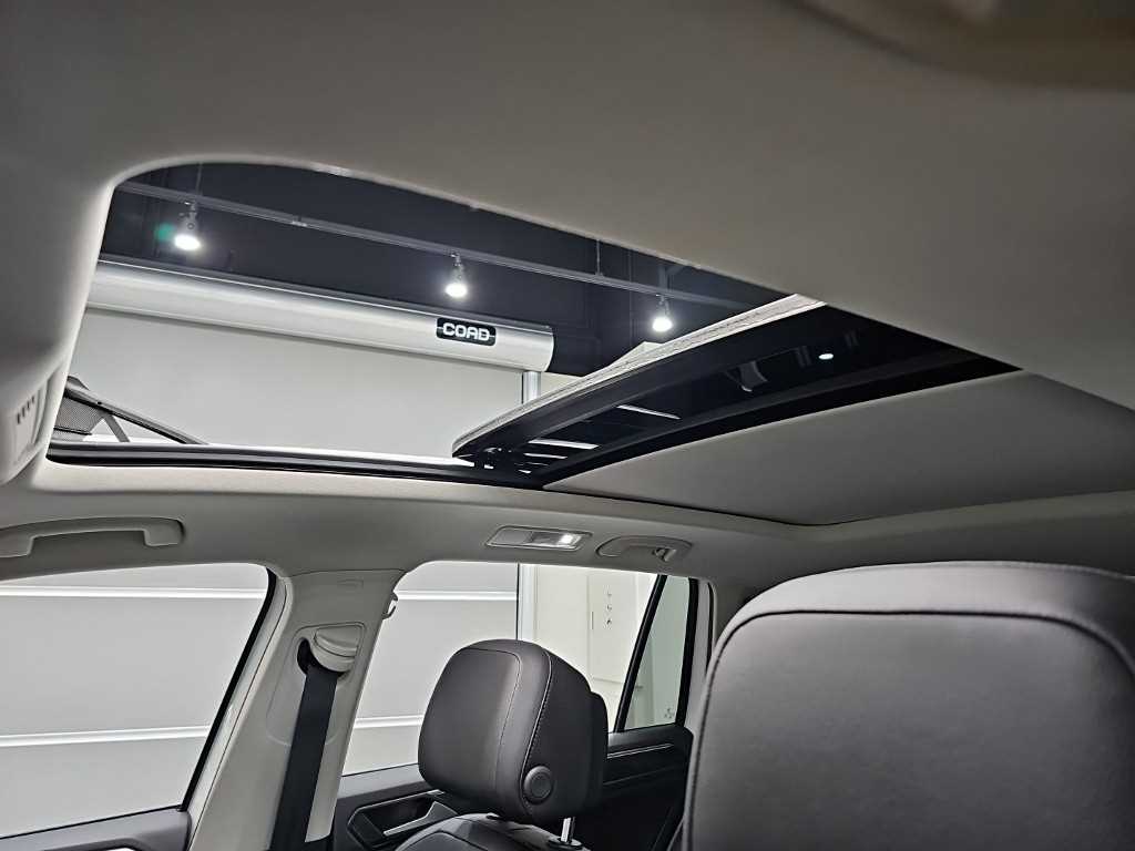 Volkswagen Tiguan — photo 14