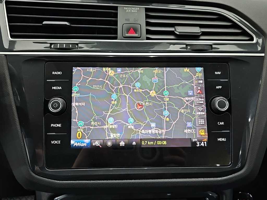 Volkswagen Tiguan — photo 15