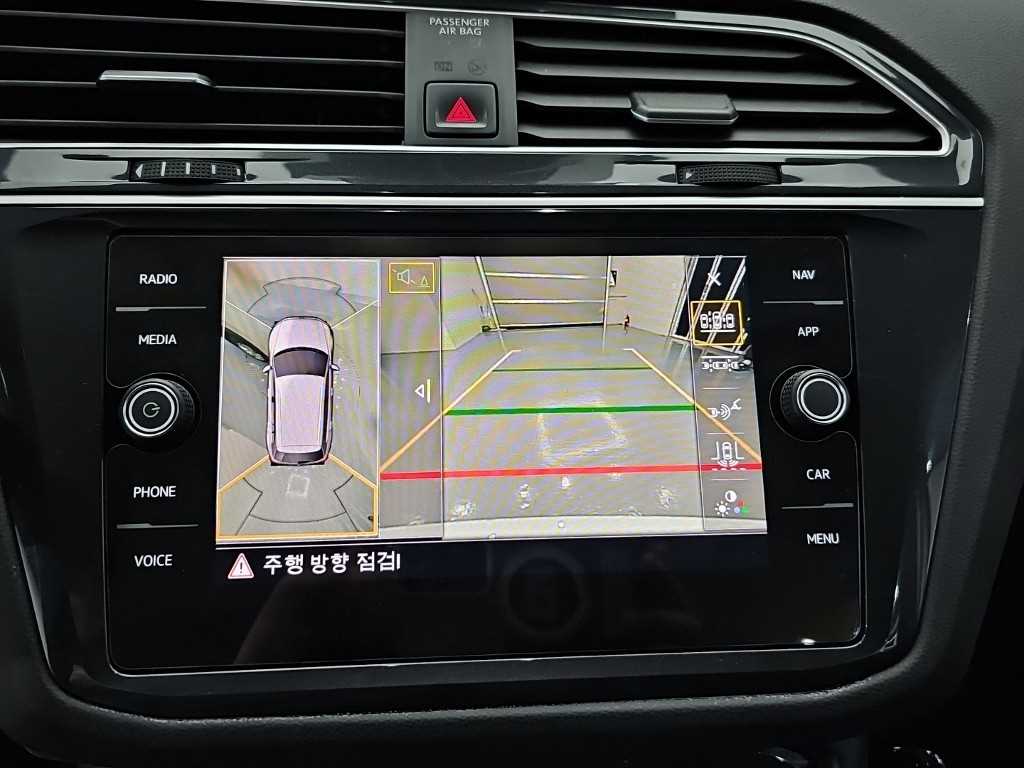 Volkswagen Tiguan — photo 16
