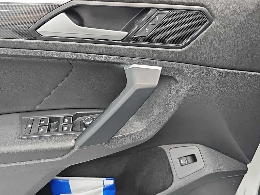 Volkswagen Tiguan — photo 17
