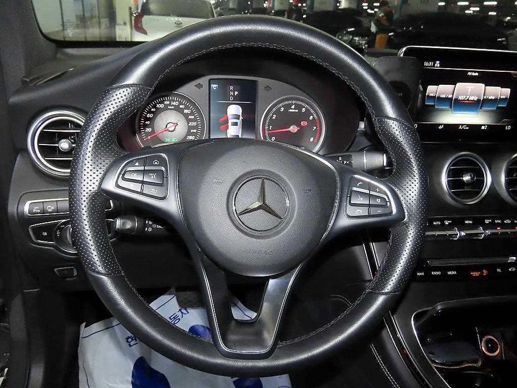 Mercedes-Benz GLC-Class — photo 08