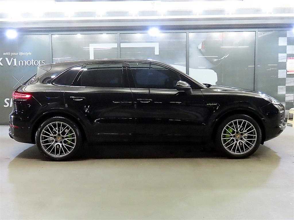 Porsche Cayenne — photo 03