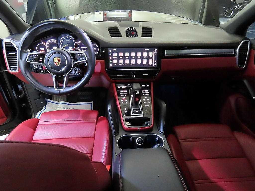 Porsche Cayenne — photo 10