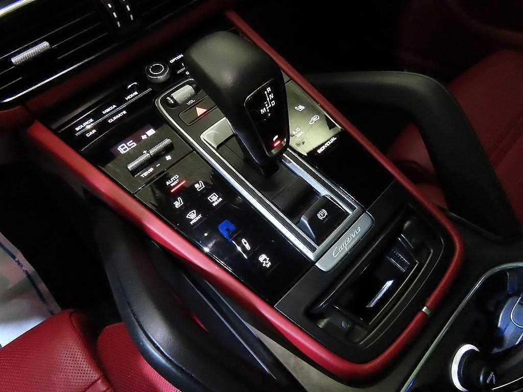 Porsche Cayenne — photo 12