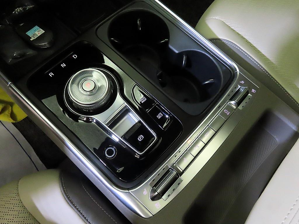 Kia Carnival — photo 12