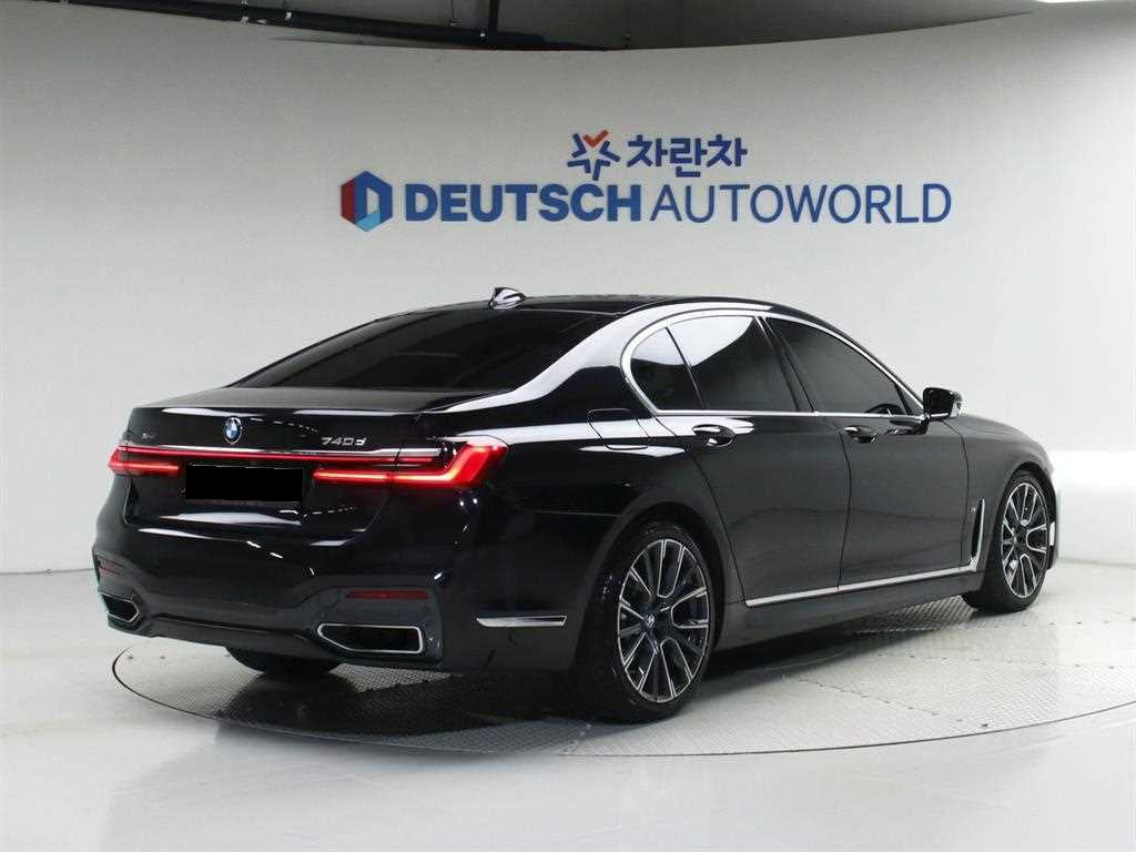 BMW 7-Series — photo 03