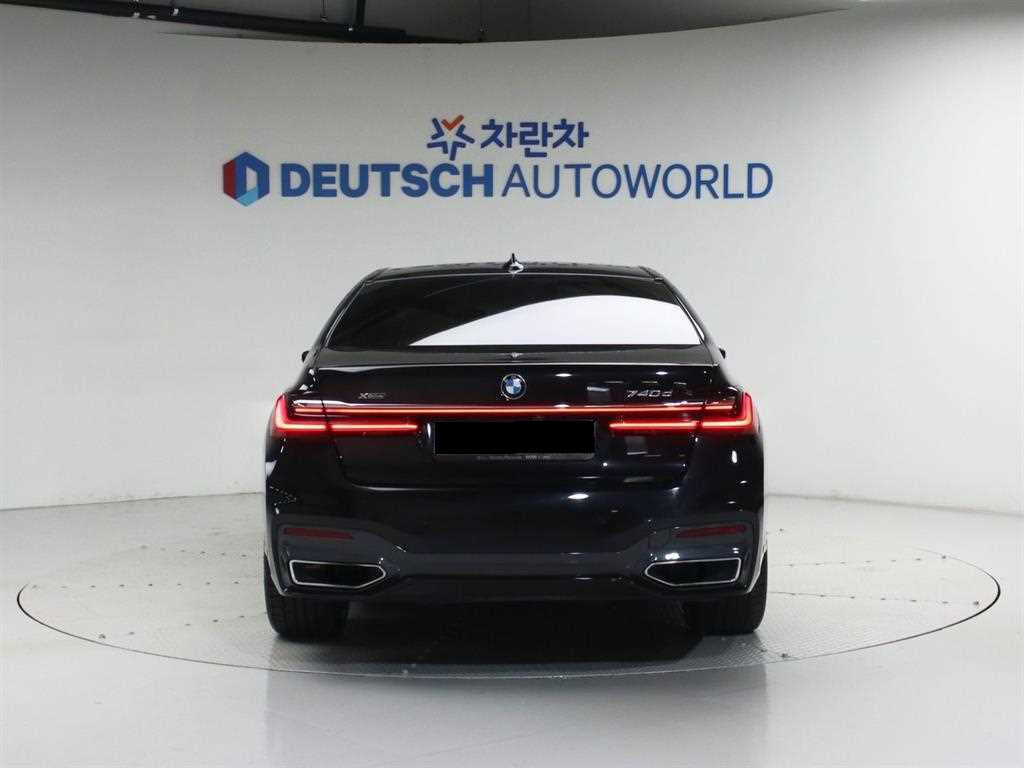 BMW 7-Series — photo 05