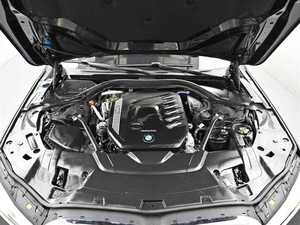 BMW 7-Series — photo 07