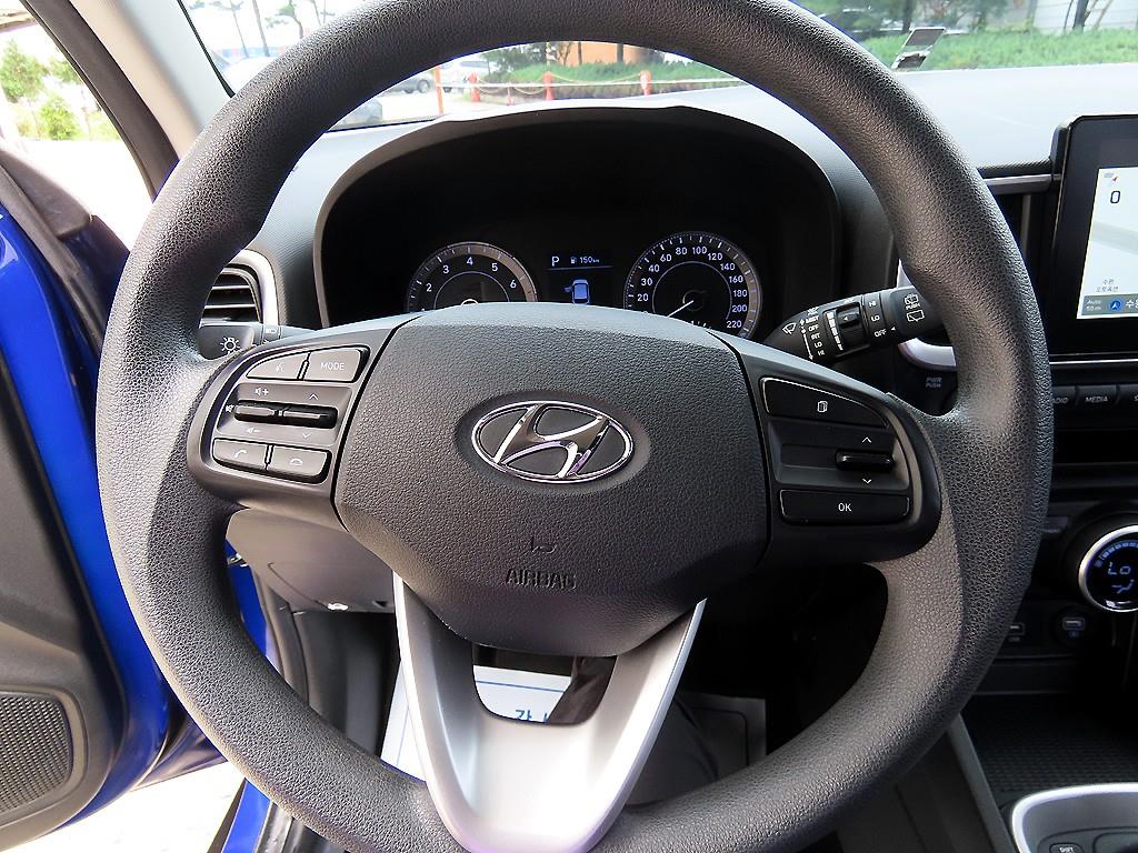 Hyundai Venue — photo 08