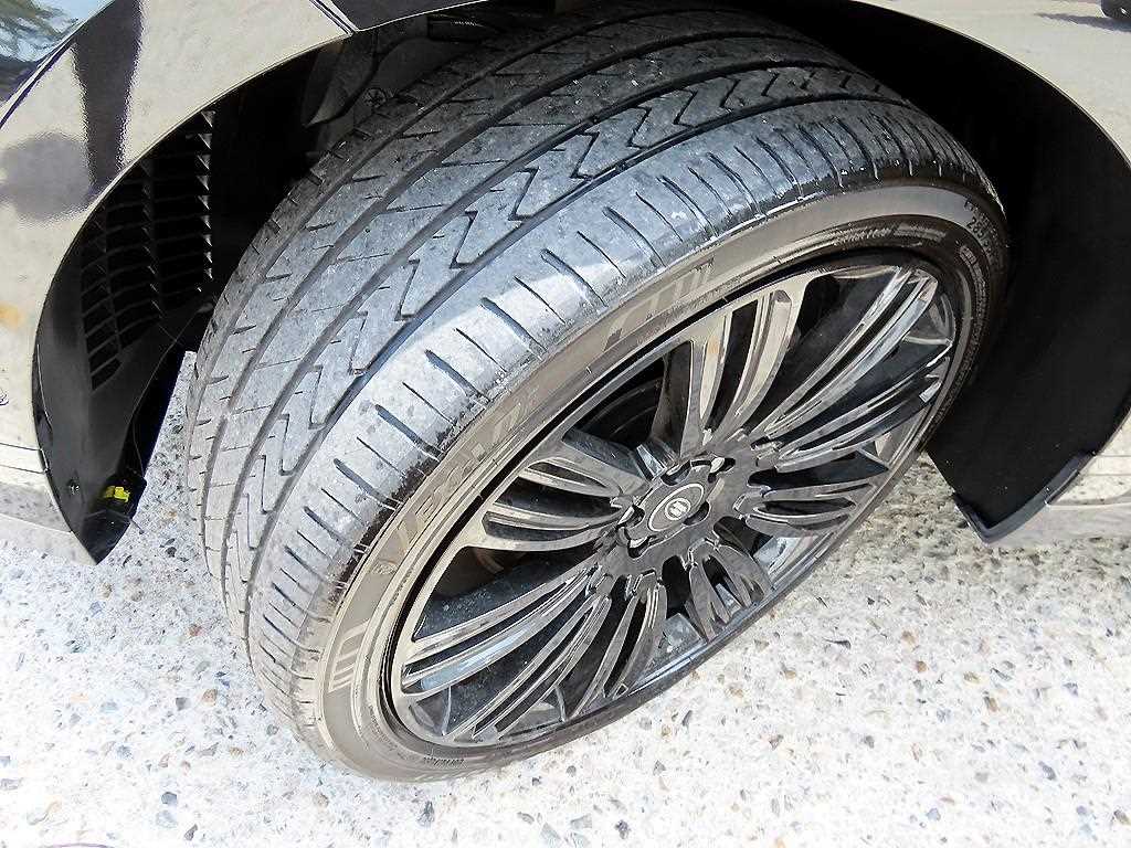 Land Rover Range Rover Velar — photo 20