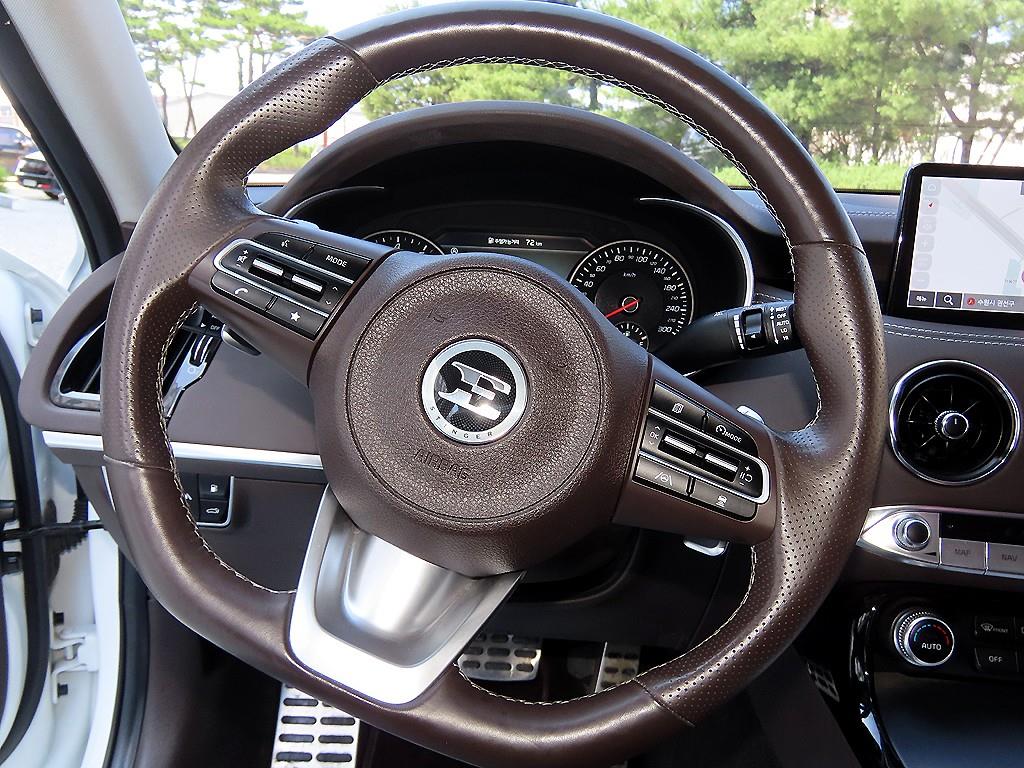Kia Stinger — photo 08