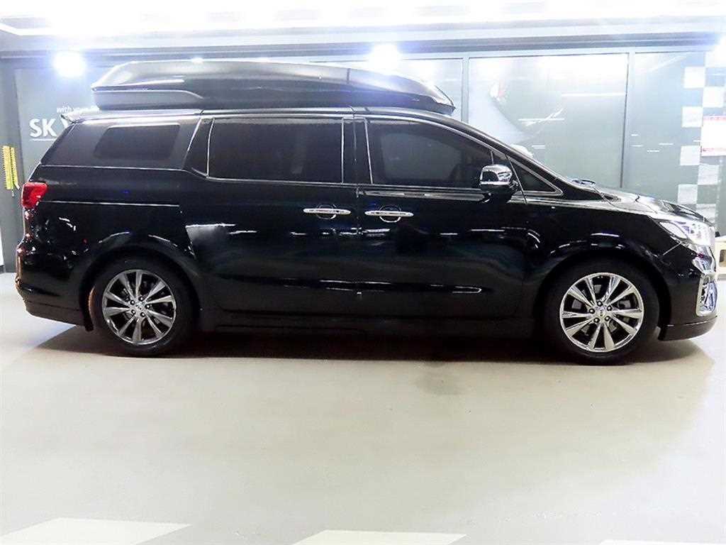 Kia Carnival — photo 03
