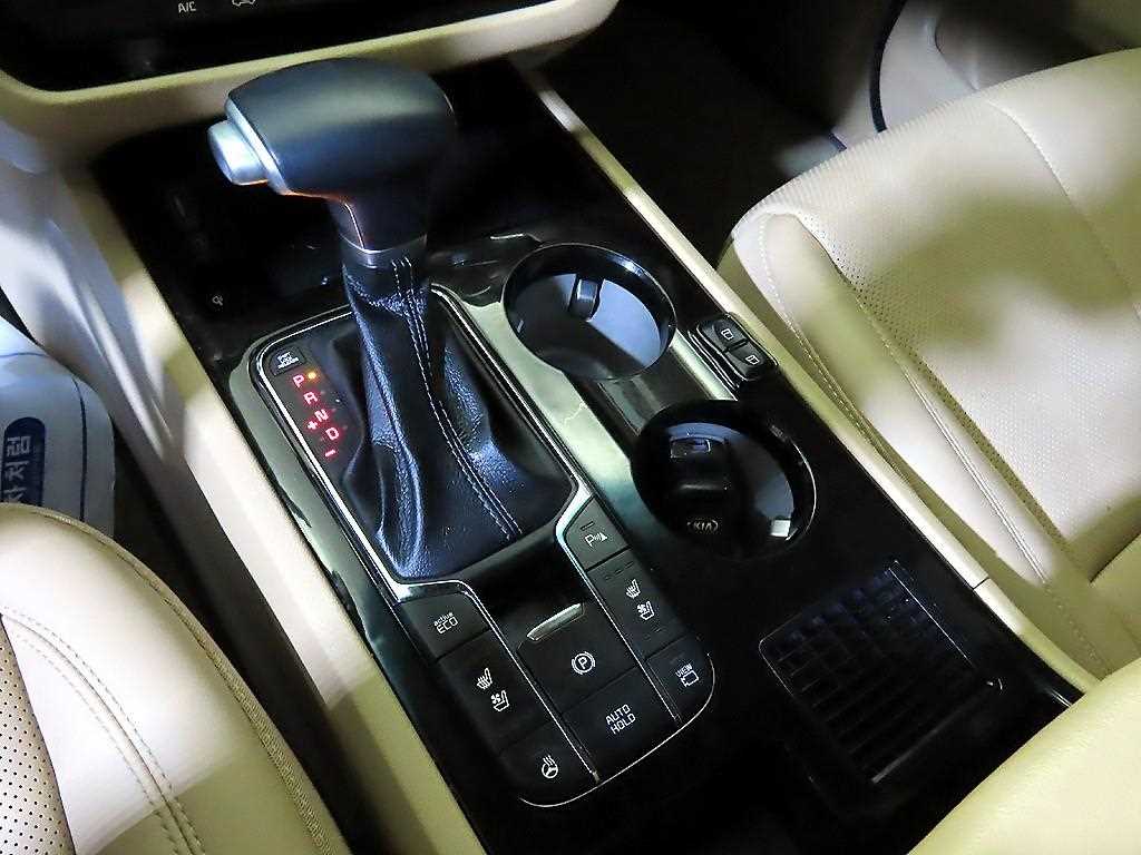 Kia Carnival — photo 12