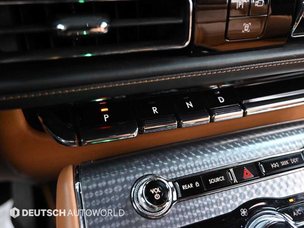 Lincoln Aviator — photo 09