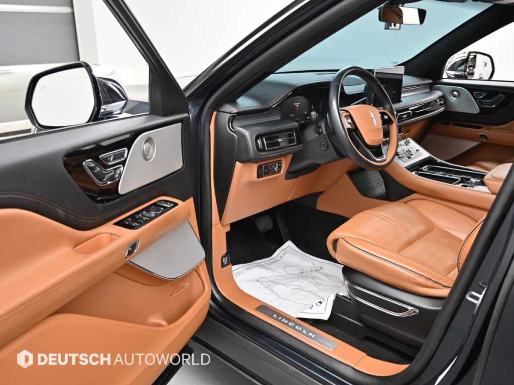 Lincoln Aviator — photo 11