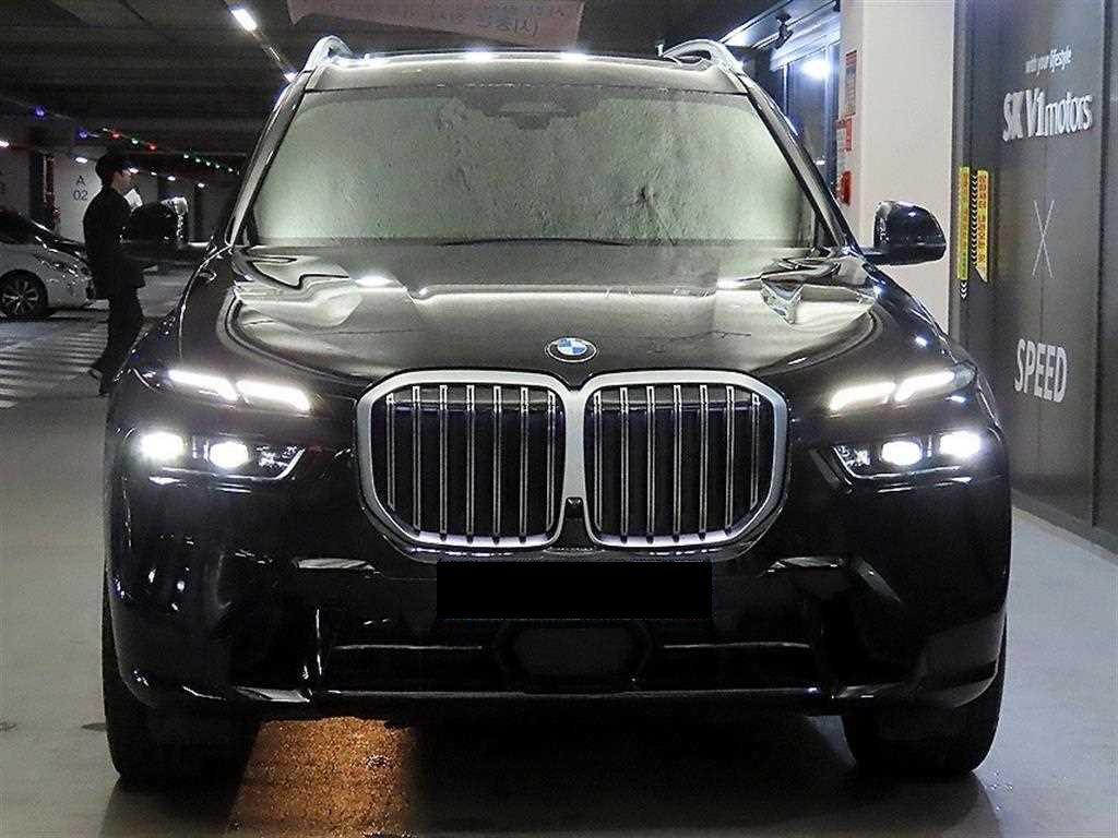 BMW X7 — photo 02