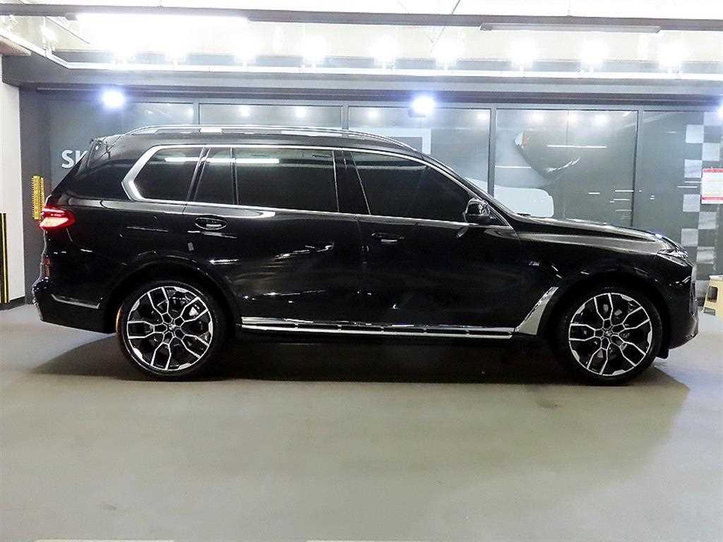 BMW X7 — photo 03