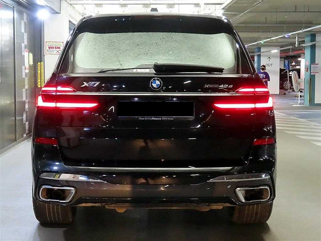 BMW X7 — photo 05
