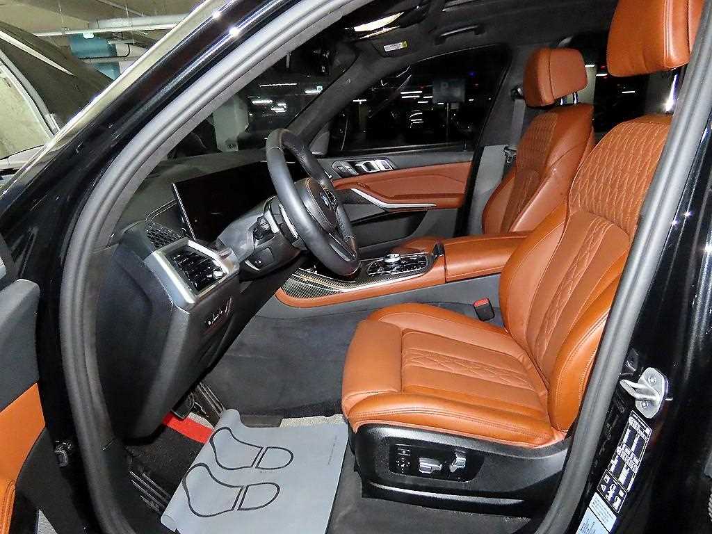 BMW X7 — photo 06