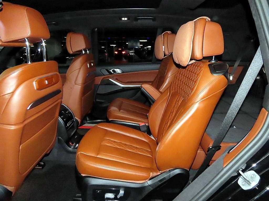 BMW X7 — photo 07