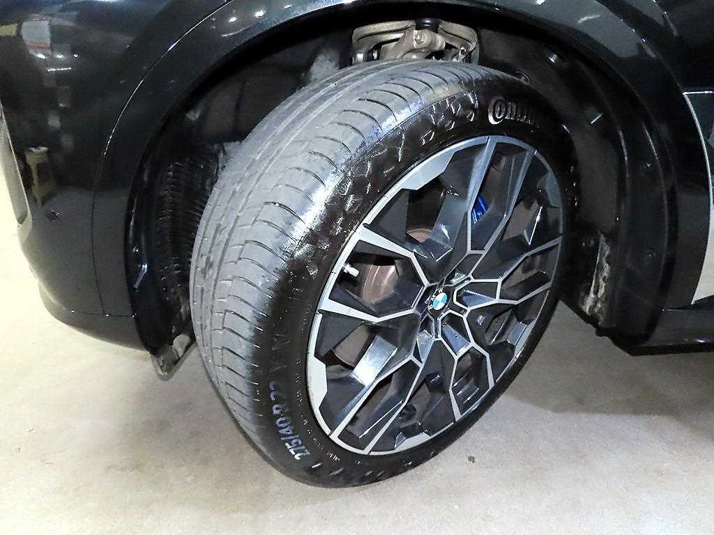 BMW X7 — photo 20