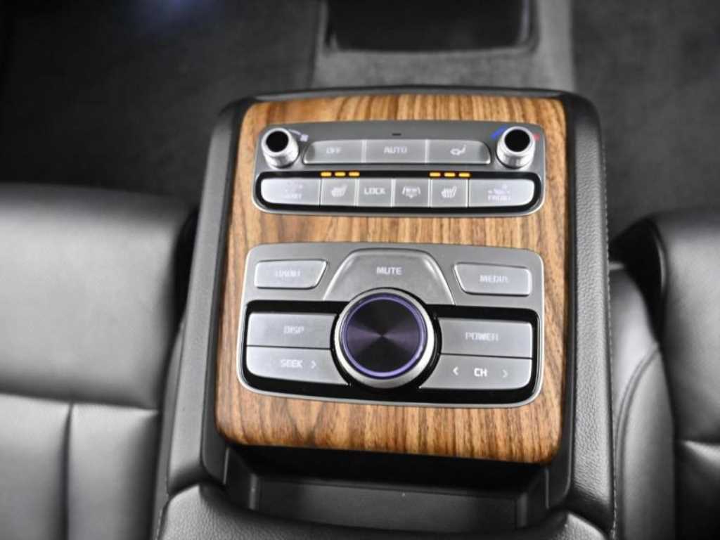 Kia K9 — photo 16