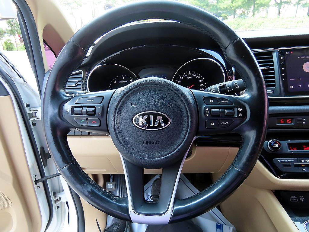 Kia Carnival — photo 09