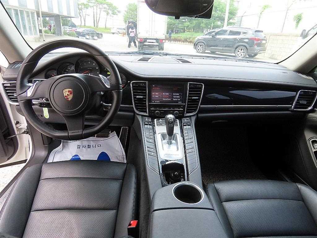Porsche Panamera — photo 07