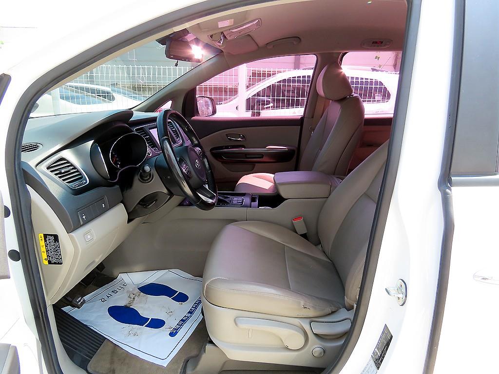 Kia Carnival — photo 05