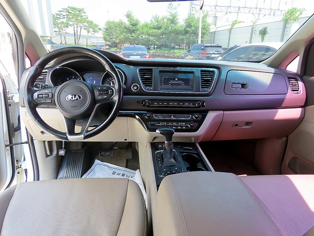 Kia Carnival — photo 08