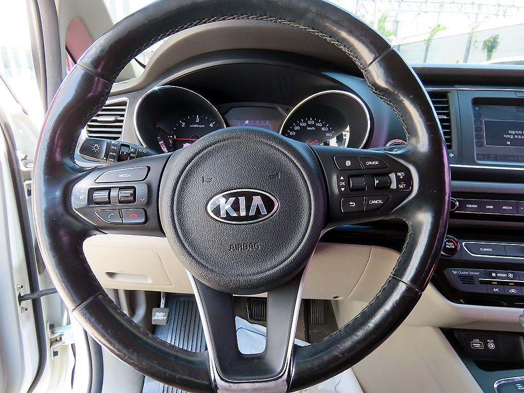 Kia Carnival — photo 09