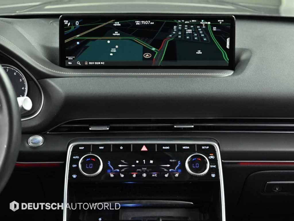 Genesis GV80 — photo 14