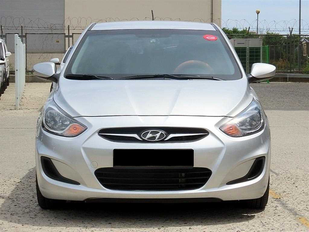 Hyundai Accent — photo 01