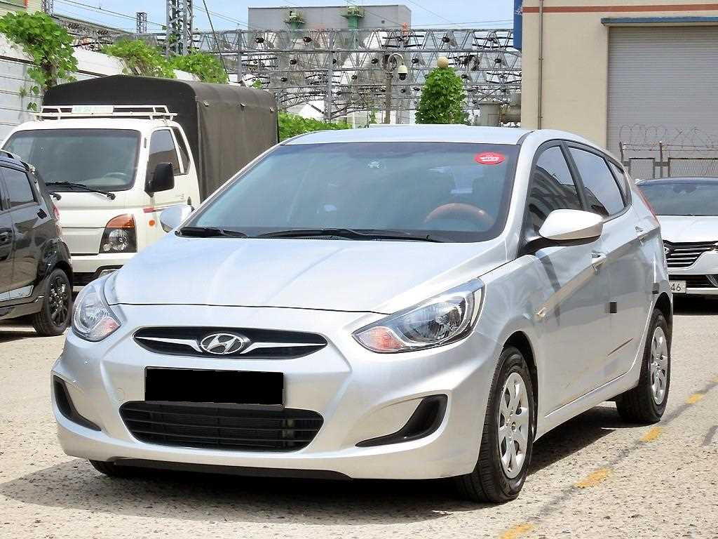 Hyundai Accent — photo 02