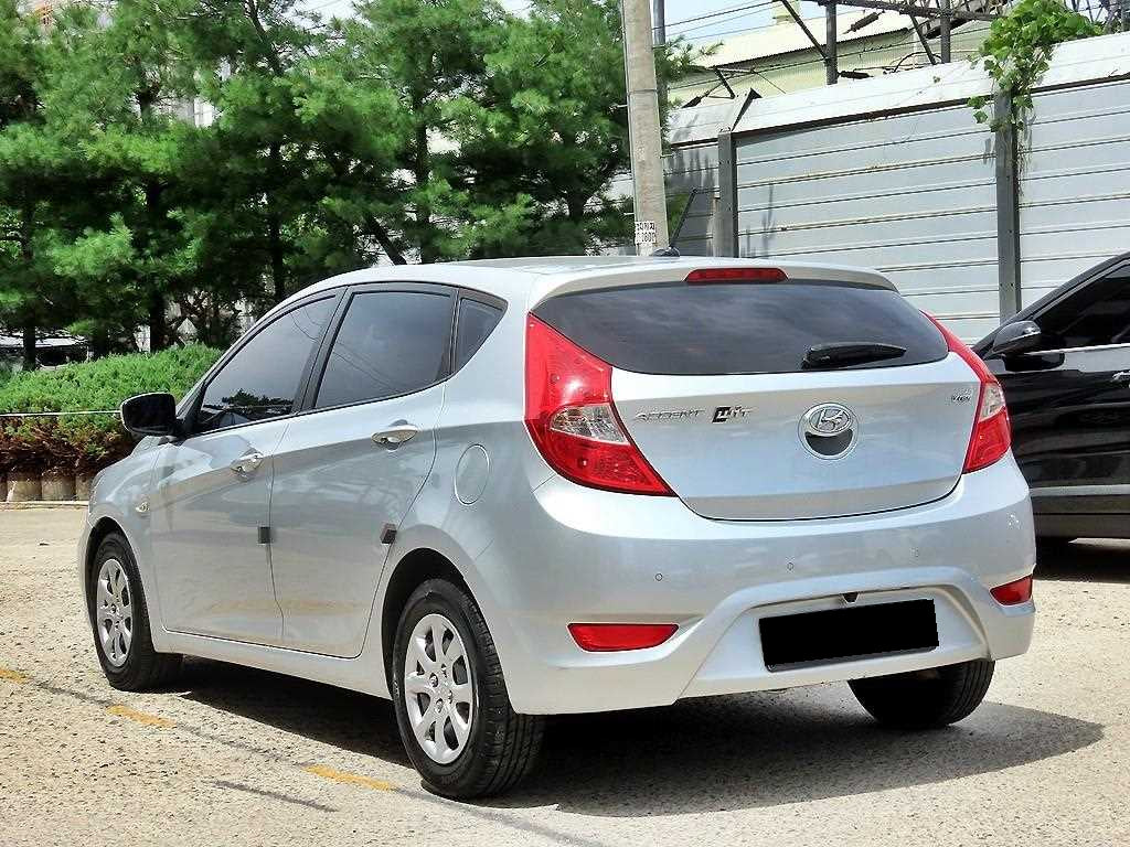 Hyundai Accent — photo 03