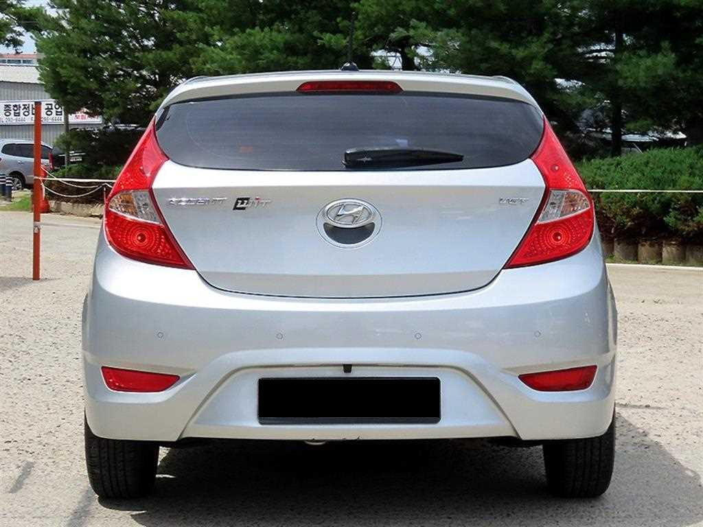 Hyundai Accent — photo 04