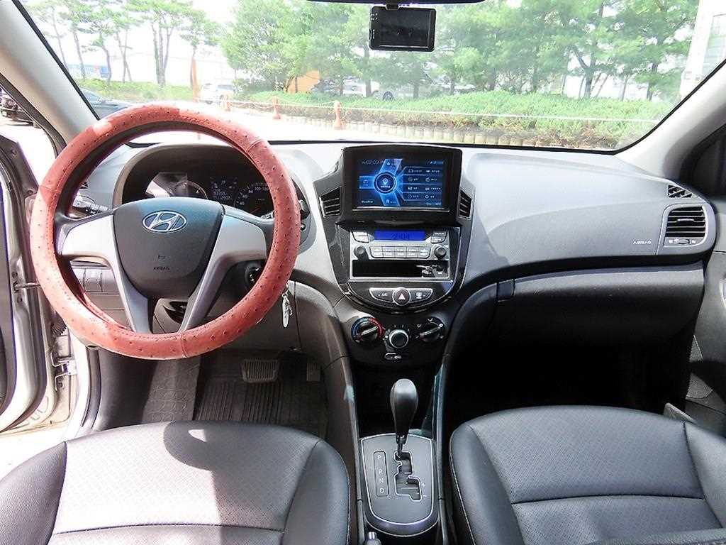 Hyundai Accent — photo 07