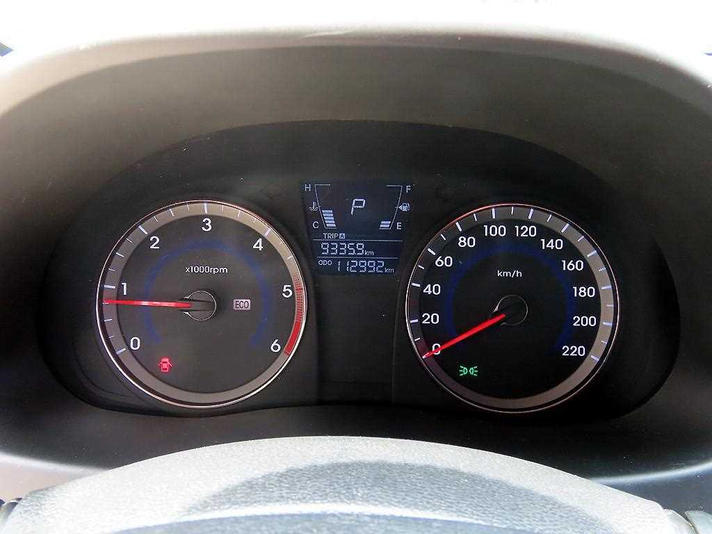 Hyundai Accent — photo 09