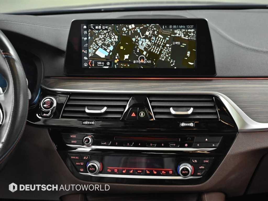 BMW 5-Series — photo 14
