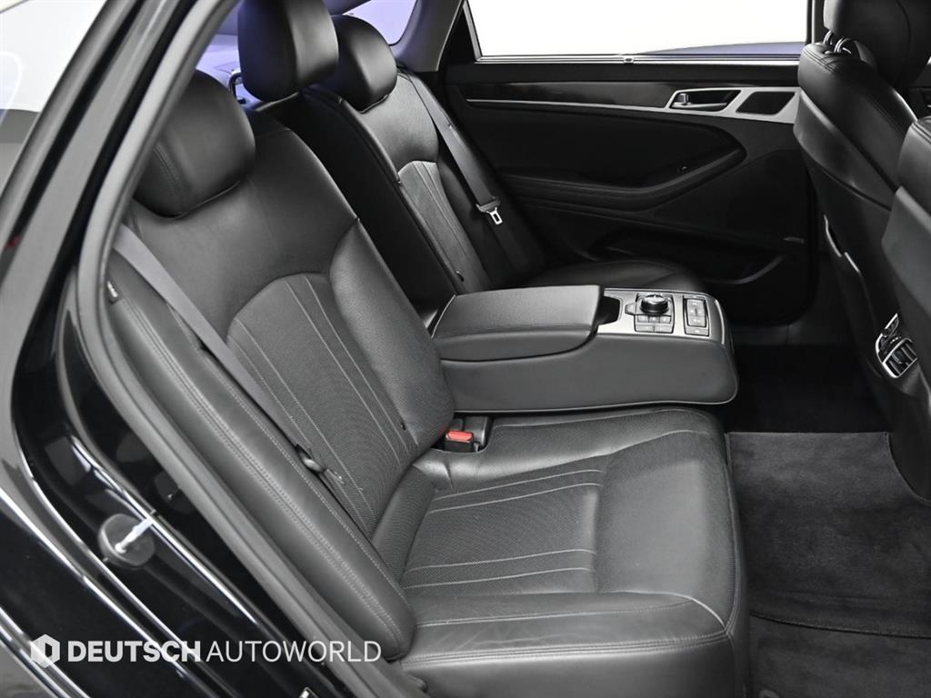 Hyundai Genesis — photo 12