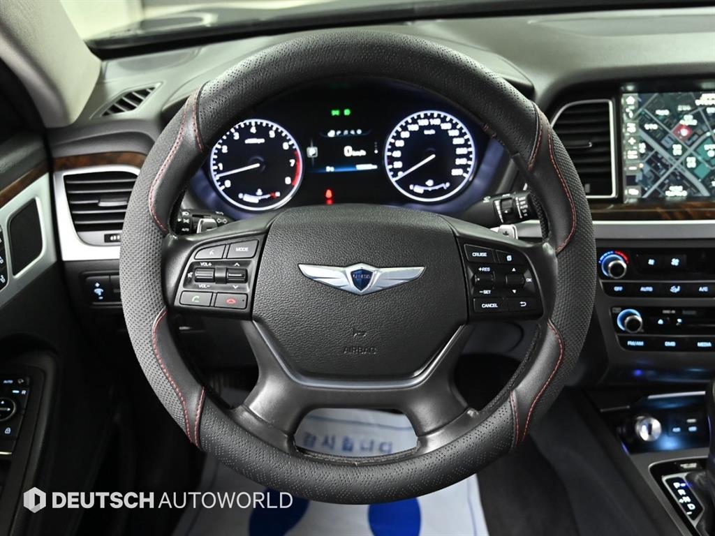 Hyundai Genesis — photo 13