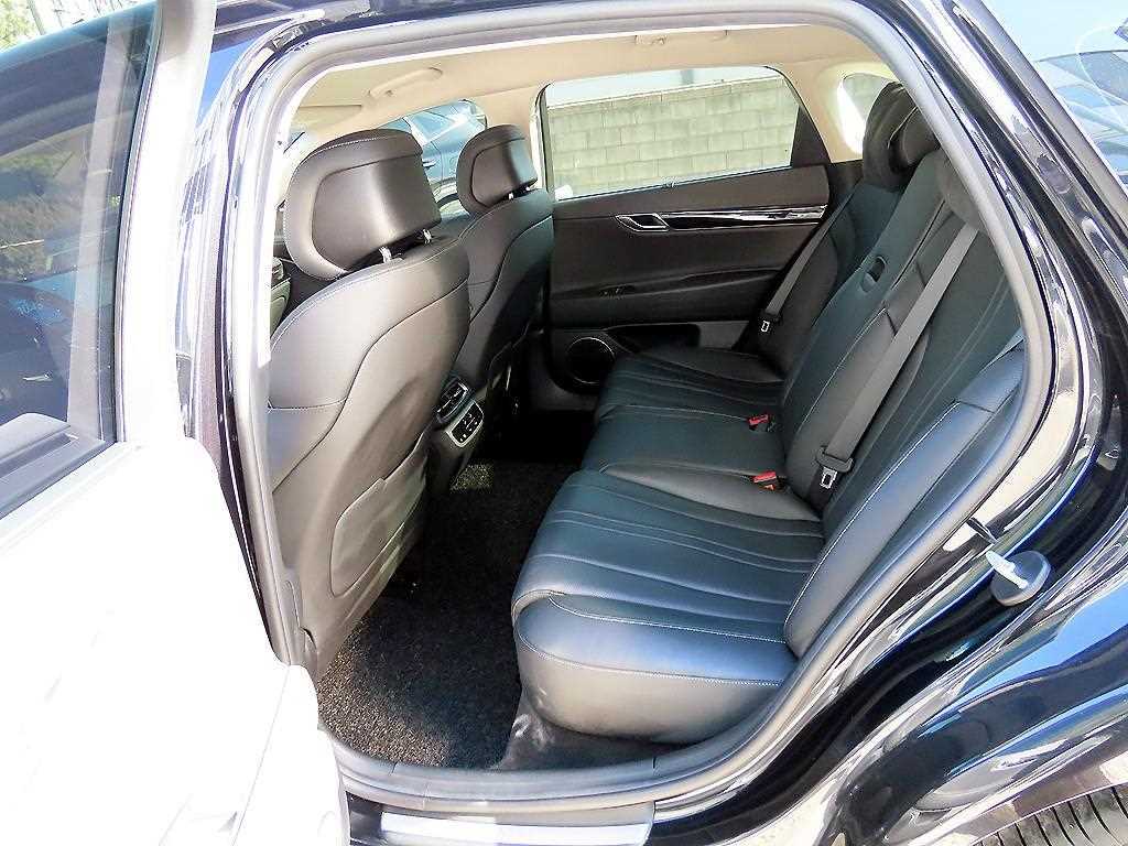Genesis G80 — photo 06