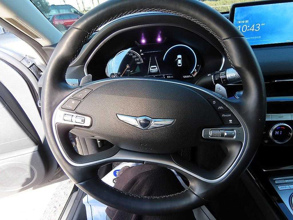 Genesis G80 — photo 08