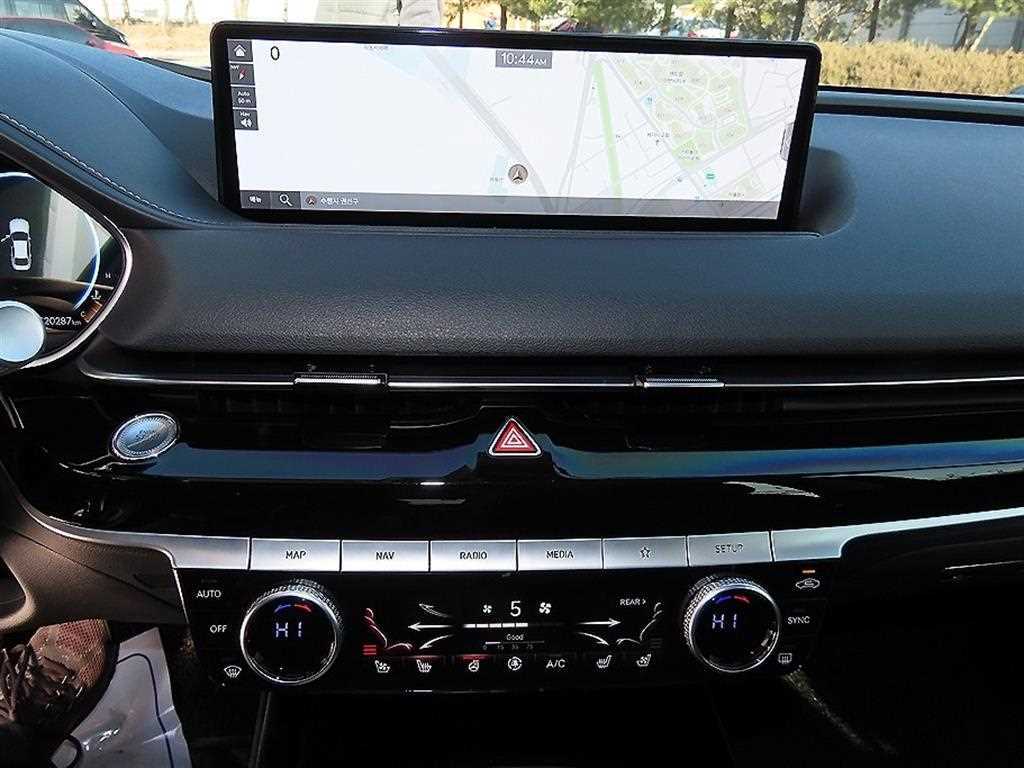 Genesis G80 — photo 14