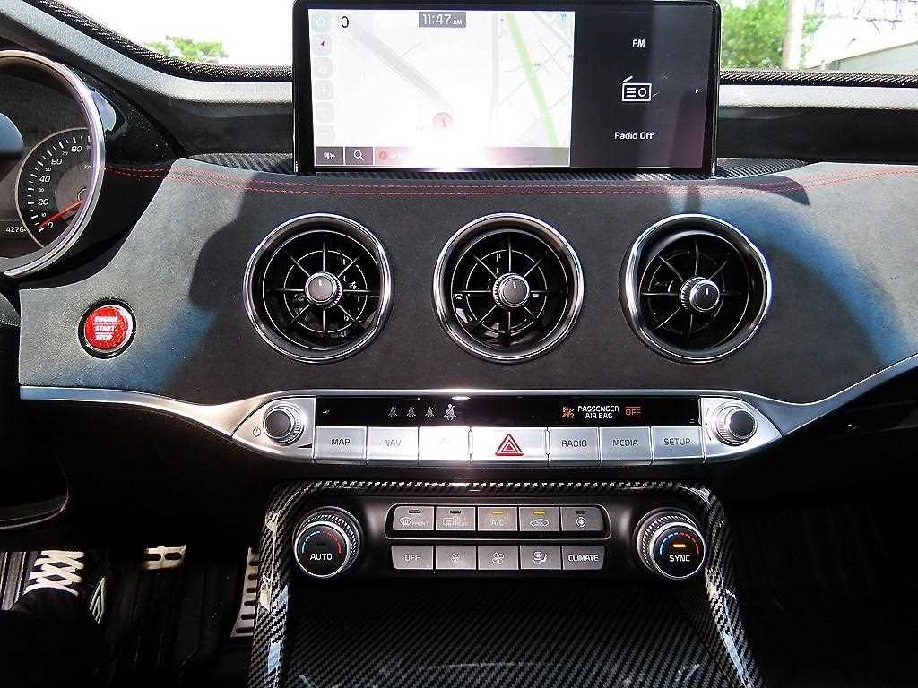Kia Stinger — photo 13