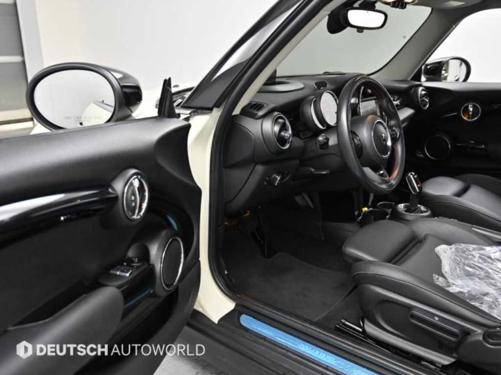 Mini Cooper — photo 11