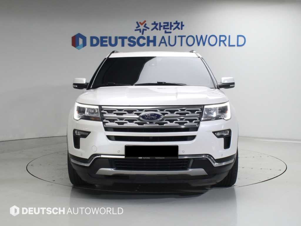 Ford Explorer — photo 03