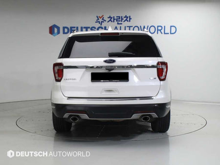 Ford Explorer — photo 04
